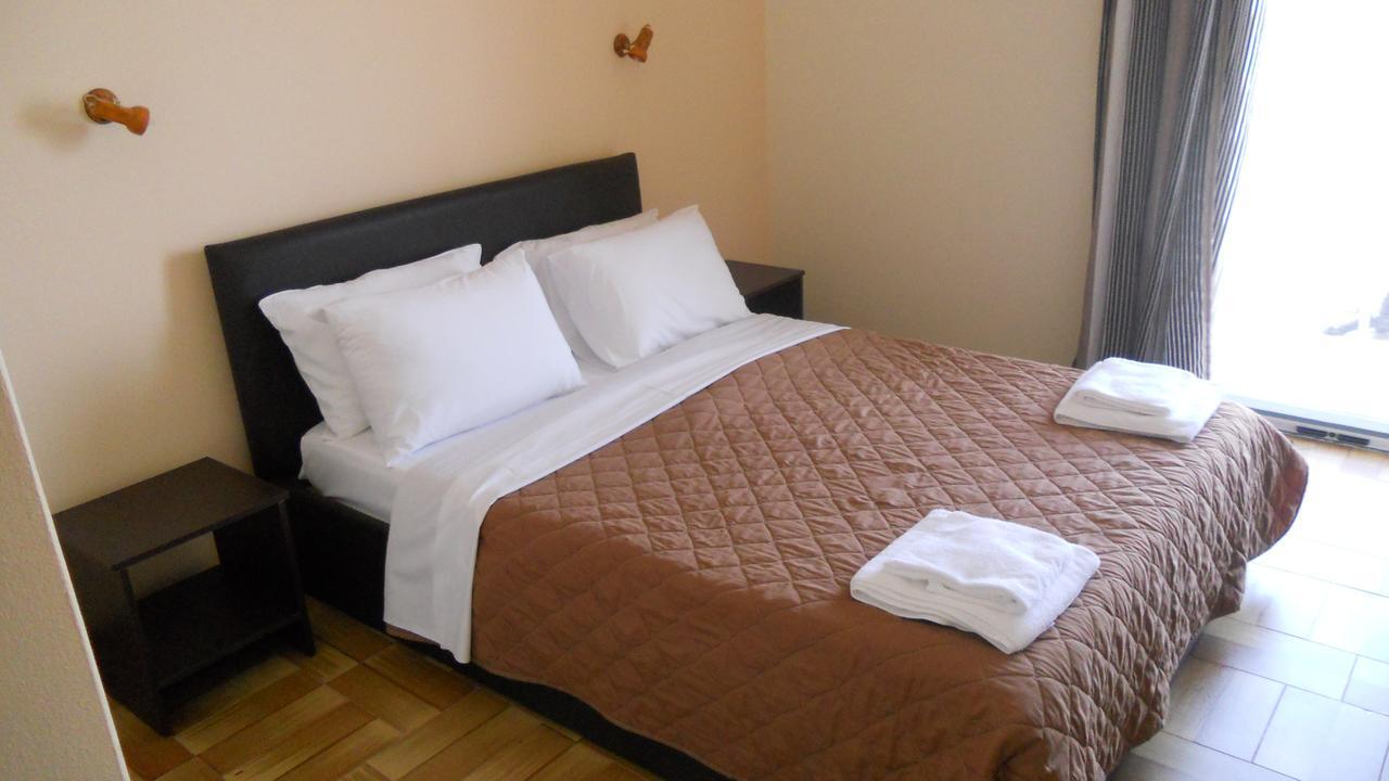 Hotel Milton Mavrovoúnion 외부 사진