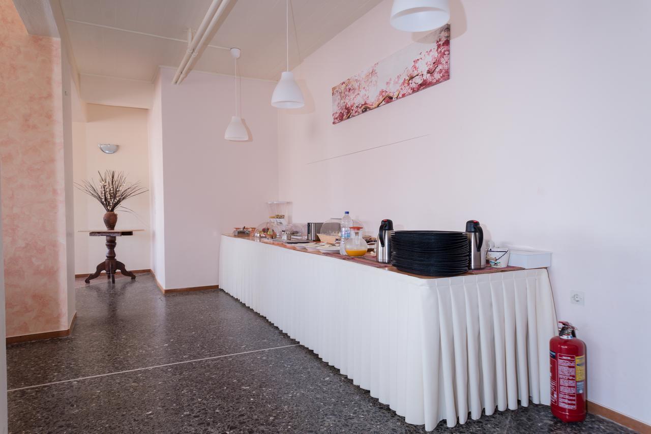 Hotel Milton Mavrovoúnion 외부 사진