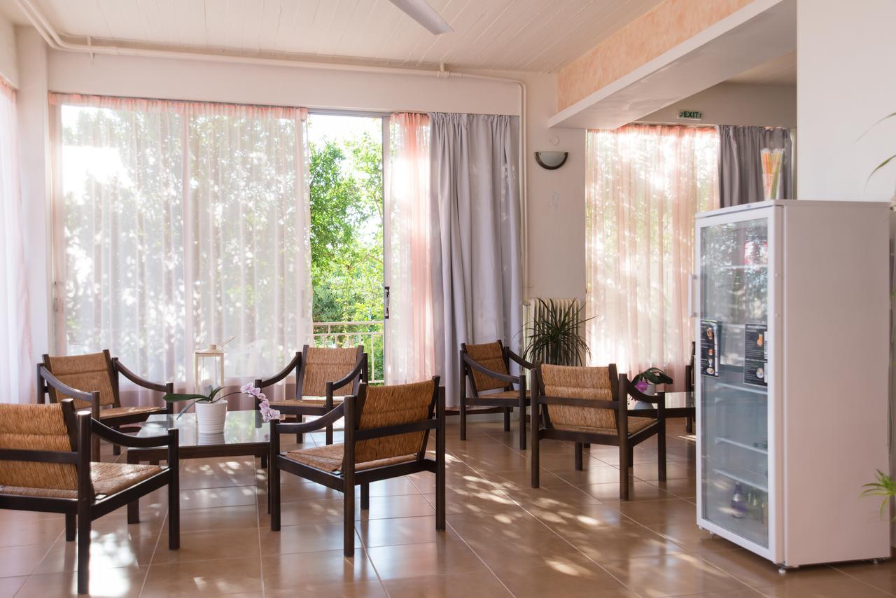 Hotel Milton Mavrovoúnion 외부 사진