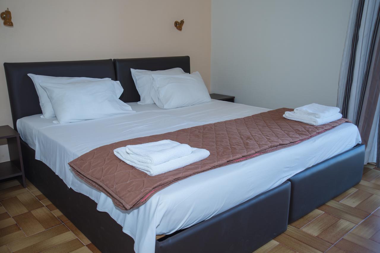 Hotel Milton Mavrovoúnion 외부 사진