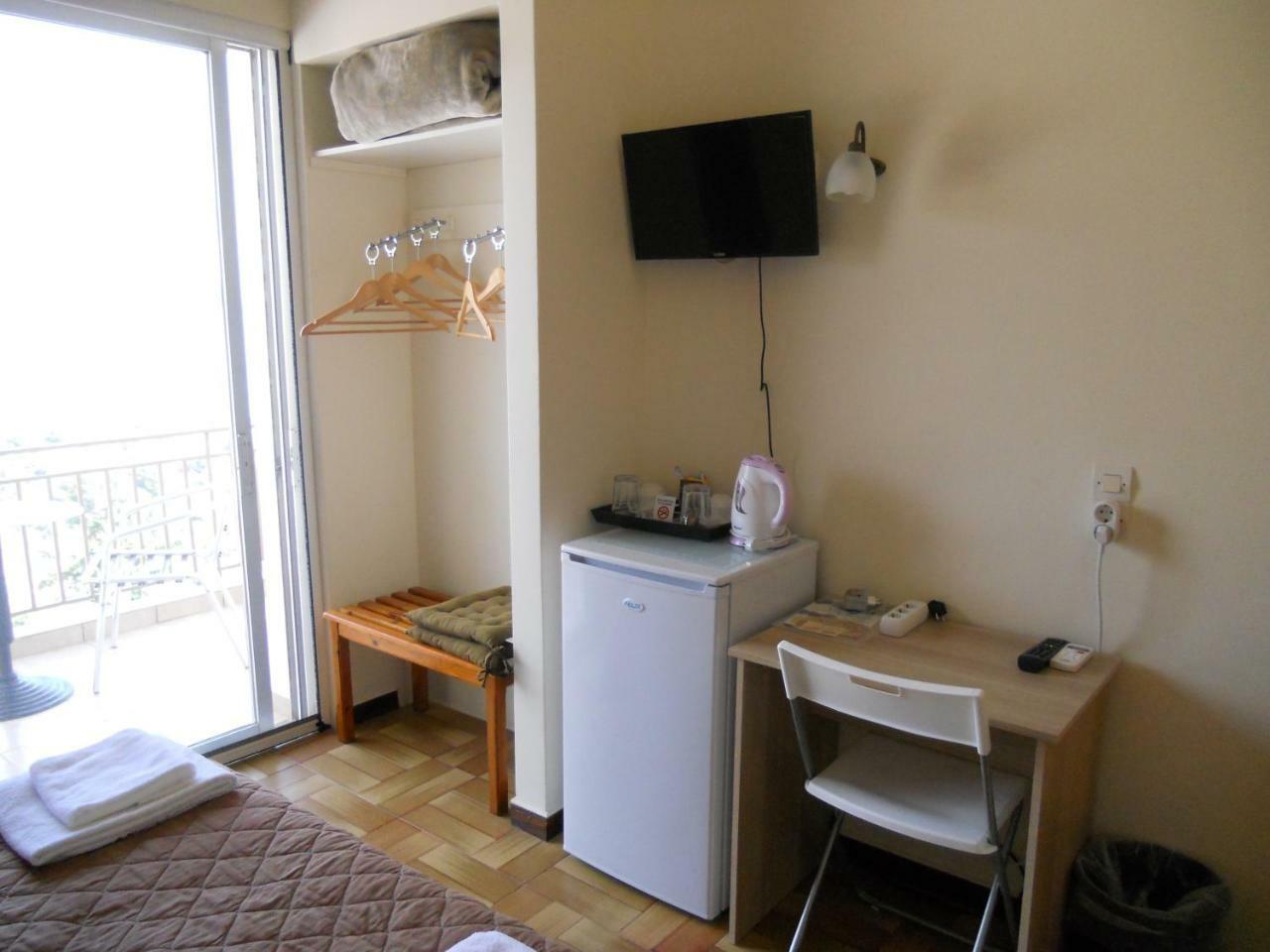 Hotel Milton Mavrovoúnion 외부 사진