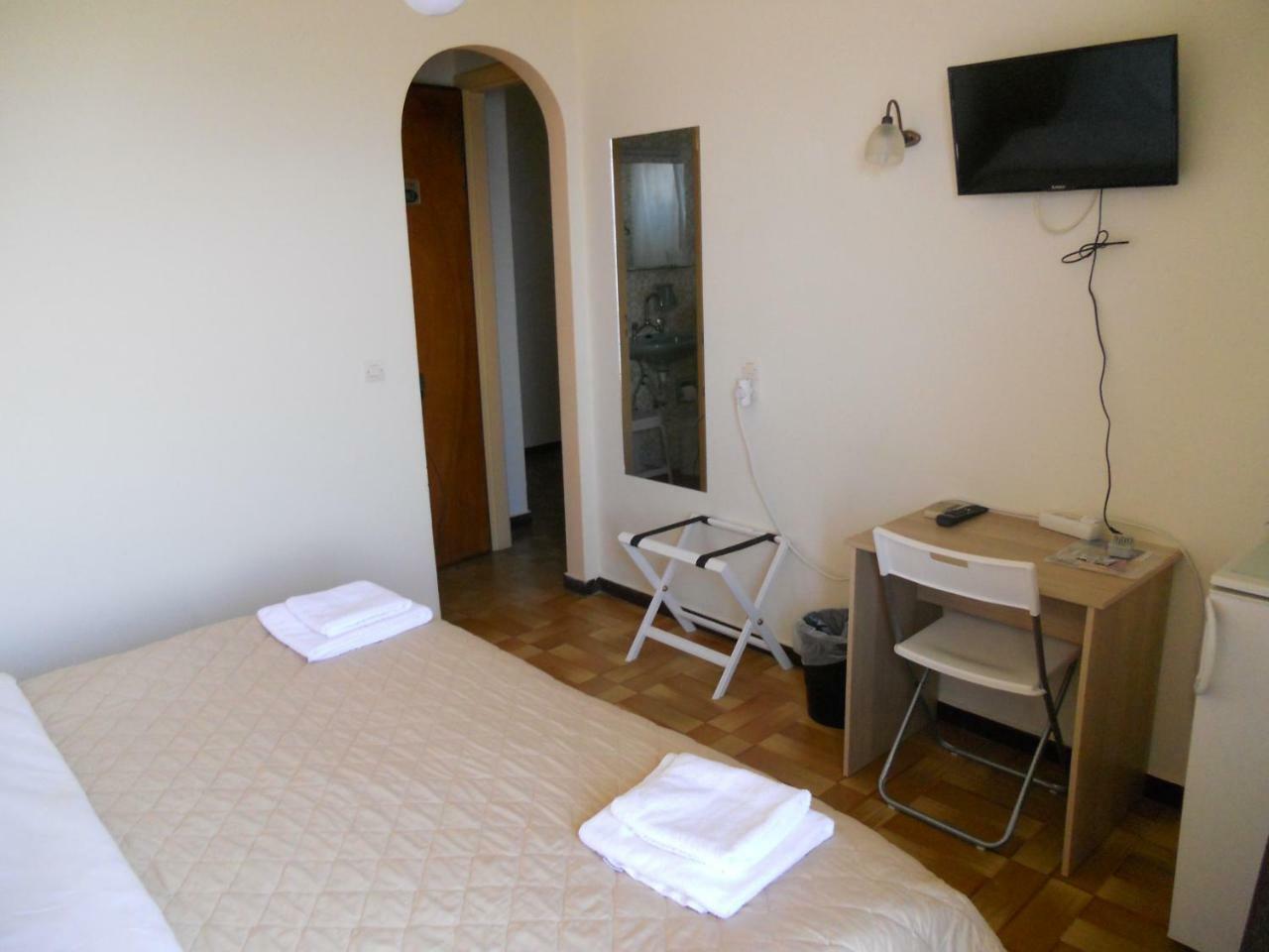 Hotel Milton Mavrovoúnion 외부 사진