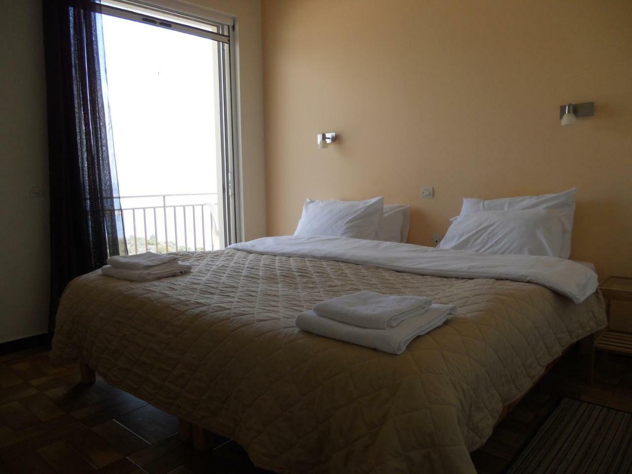 Hotel Milton Mavrovoúnion 외부 사진