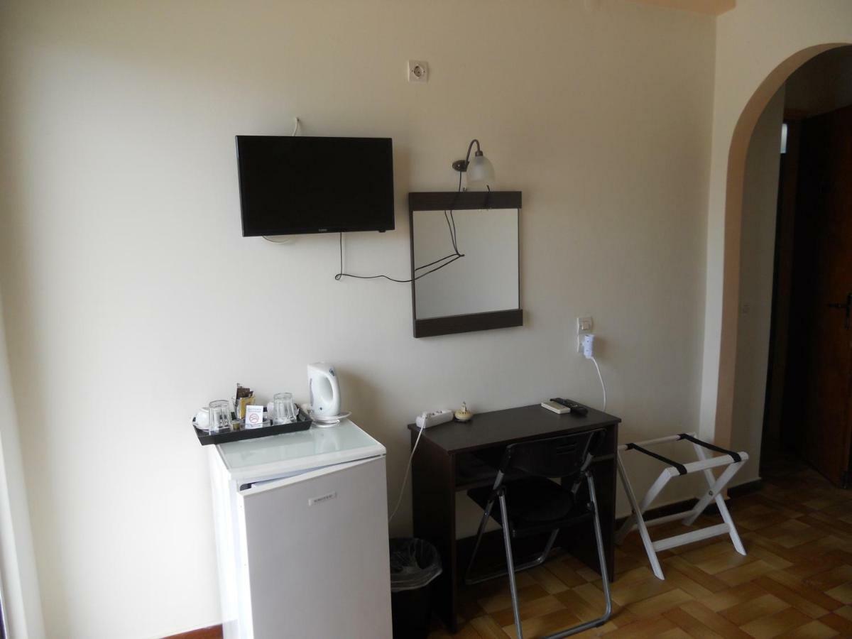 Hotel Milton Mavrovoúnion 외부 사진